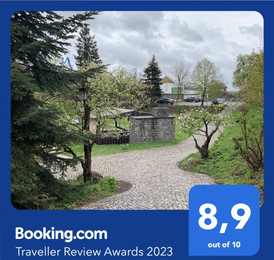 Mit Pool Und Grillplatz In